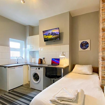 Limpenny Studio Apartment - Work Friendly And Outstanding Garden Studio Close To City Centre Nottingham Exteriör bild